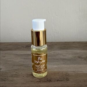 BUMBLE AND BUMBLE
Mini Styling Oil Lightweight Hair Oil with Heat Protectant
New